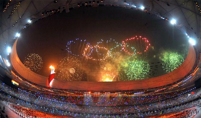 东京奥运会开幕式盛大举行，庆典氛围浓厚
